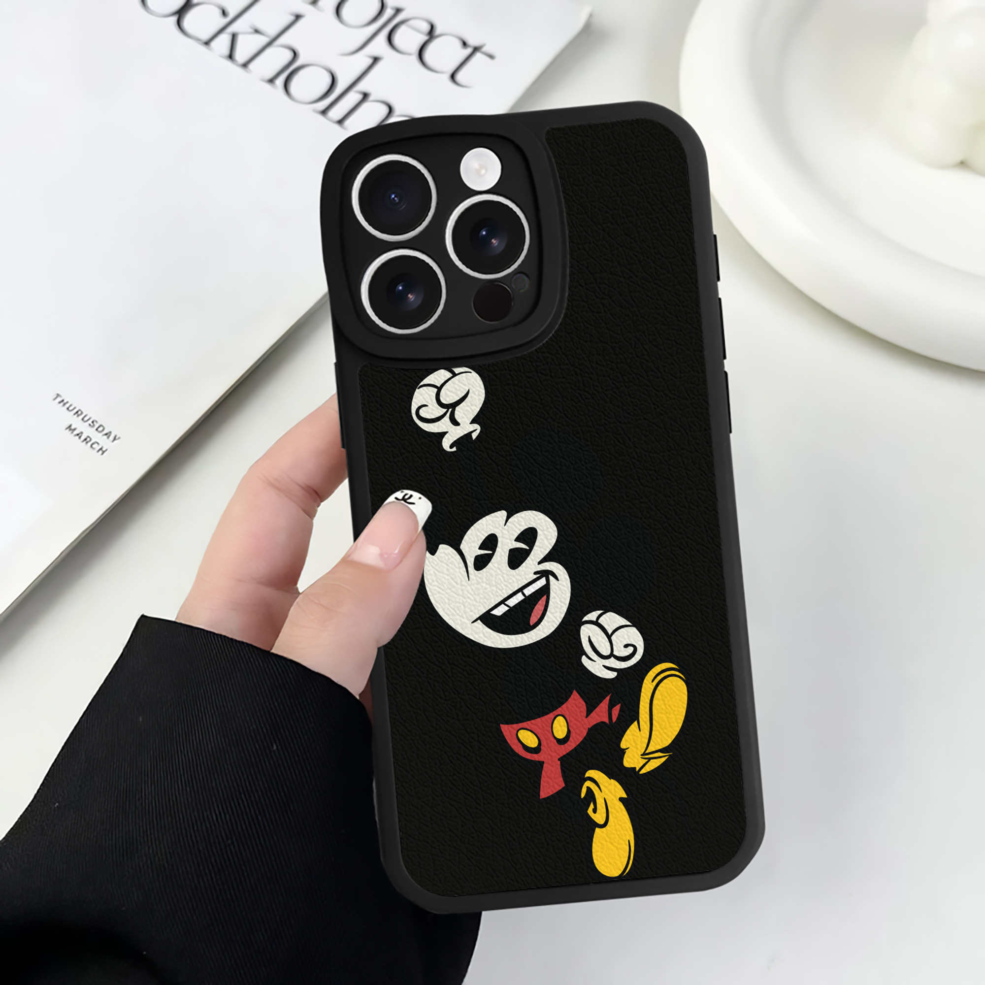 （画像用） ミッキーマウス Mickey Mouse 【iPhone 16シリーズ対応】シリコンスマホケース（レザー調） 材質：シリコン